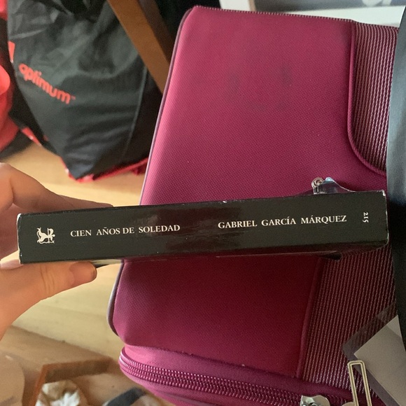 Cien anos de soledad Gabriel Garcia Marquez Spanish Edition paperback - Picture 5 of 5